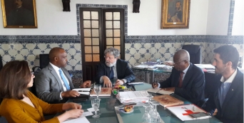 Visita do Presidente Interino da Cruz Vermelha de Angola